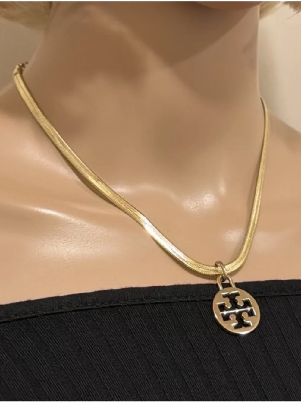 NEW✨Pendant with large Tory Burch Gold Herringbone Logo medallion